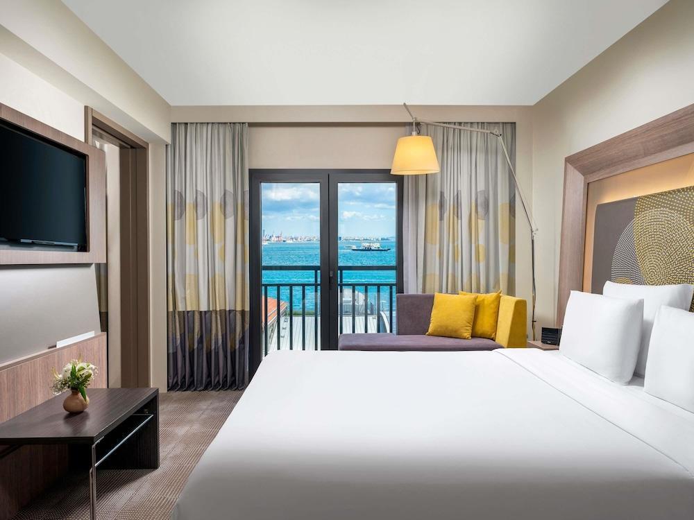 Novotel Istanbul Bosphorus Room Type - Executive Suite Bosphorus View with 1 King size bed and sofabed Novotel Istanbul Bosphorus Room Type - Executive Suite Bosphorus View with 1 King size bed and sofabed