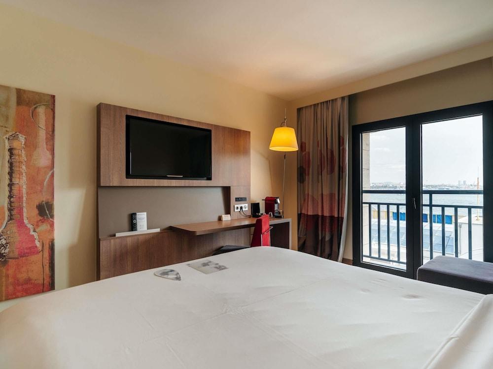 Novotel Istanbul Bosphorus - Tap to explore photos