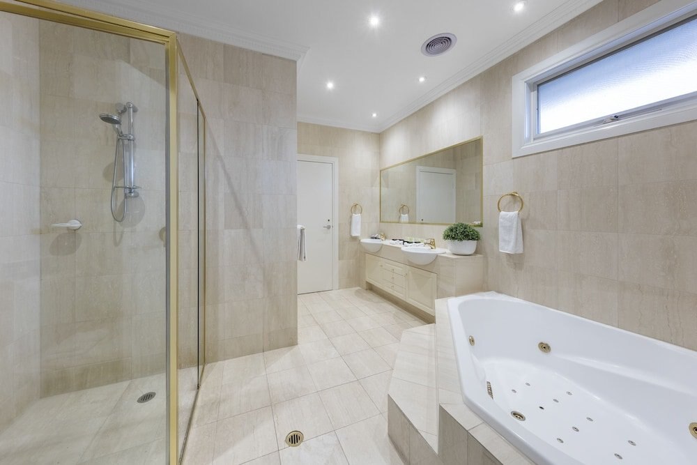 Kimberley Gardens Hotel & Serviced Apartments - Tap to explore photos