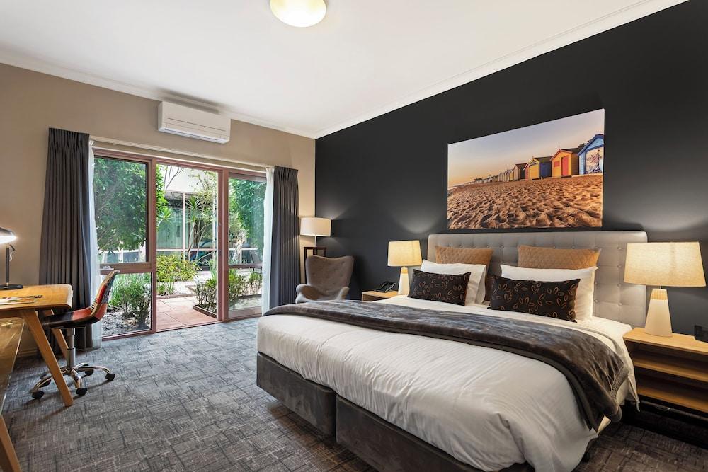 Kimberley Gardens Hotel & Serviced Apartments Room Type - Deluxe King Spa Room