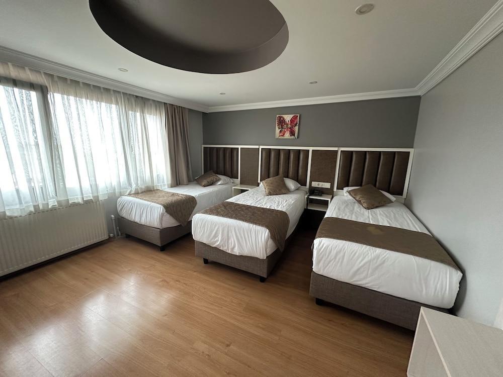 Hotel Sureyya Room Type - Standard Triple Room Hotel Sureyya Room Type - Standard Triple Room