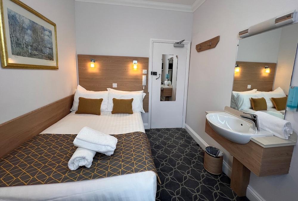 The Princess Hotel – St Pancras Hotel Group Room Type - Basic Double Room, Shared Bathroom