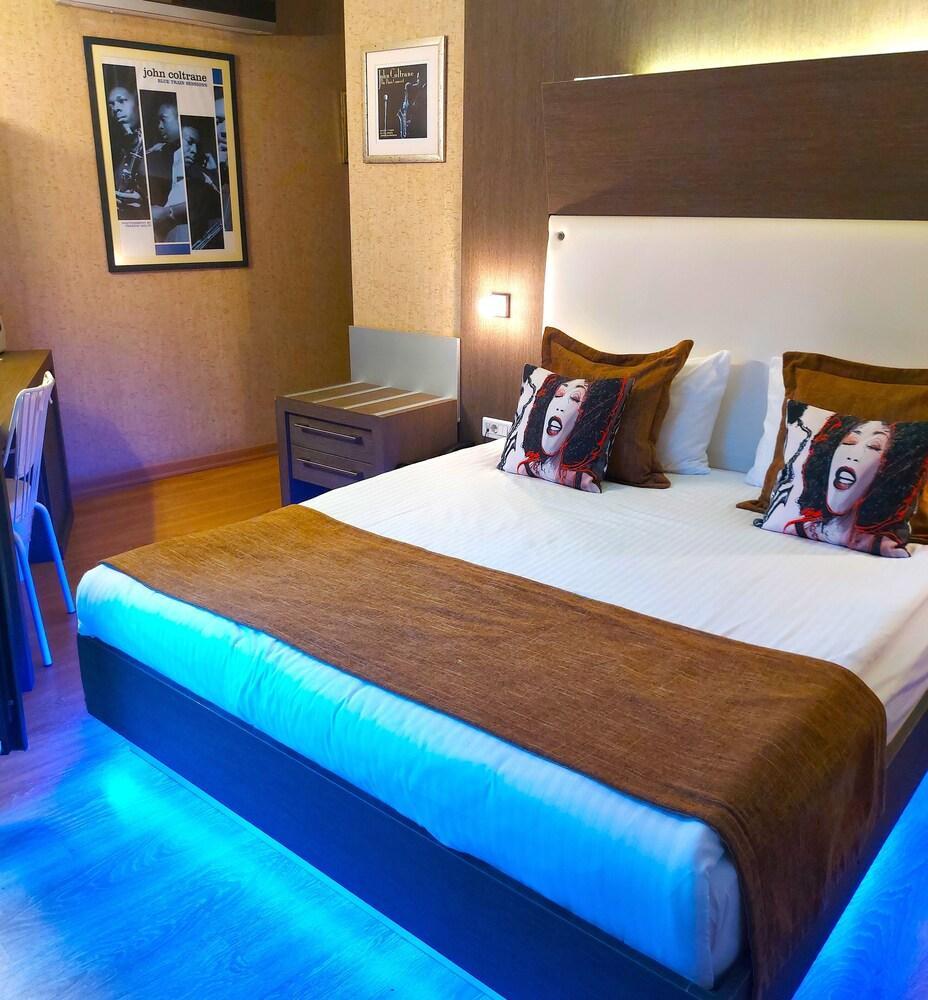Jazz Hotel Room Type - Deluxe Room, Balcony