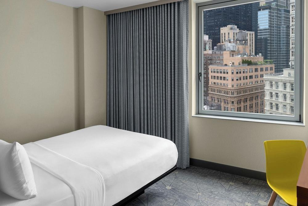 Aloft Manhattan Downtown - Financial District by Marriott Room Type - Room, 1 Queen Bed, City View