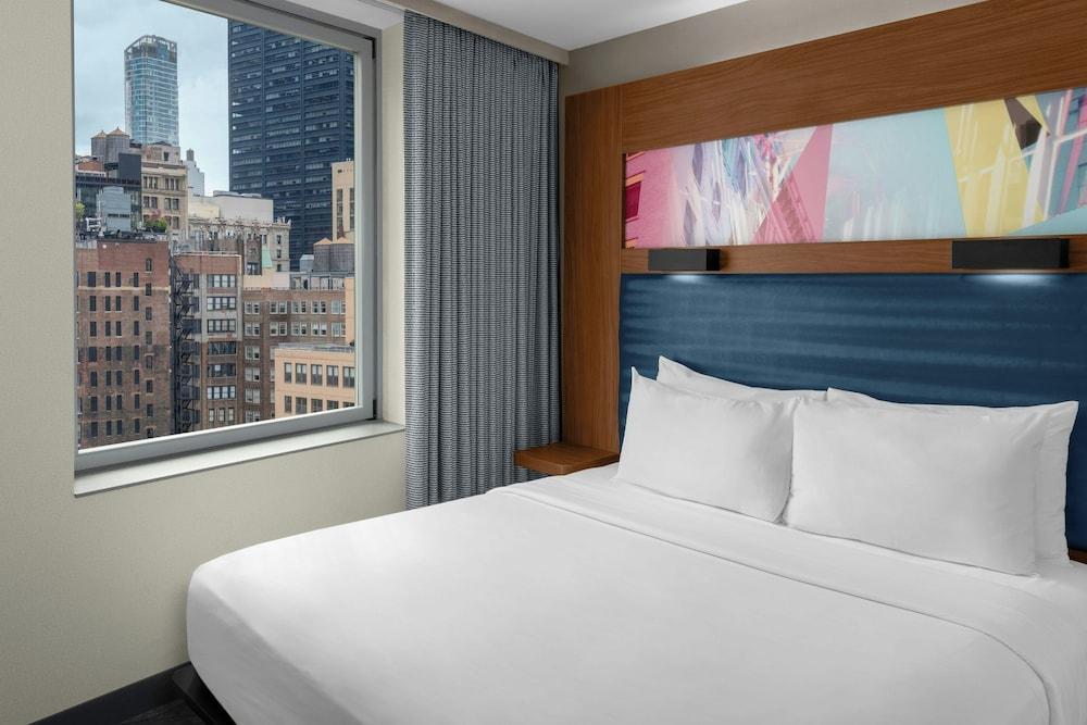 Aloft Manhattan Downtown - Financial District by Marriott Room Type - Room, 1 King Bed, City View