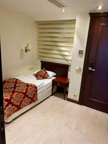 Istanbul Newcity Hotel - Tap to explore photos