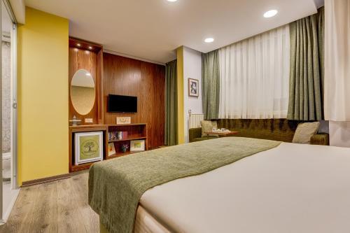 Sometimes Hotel Taksim - Tap to explore photos