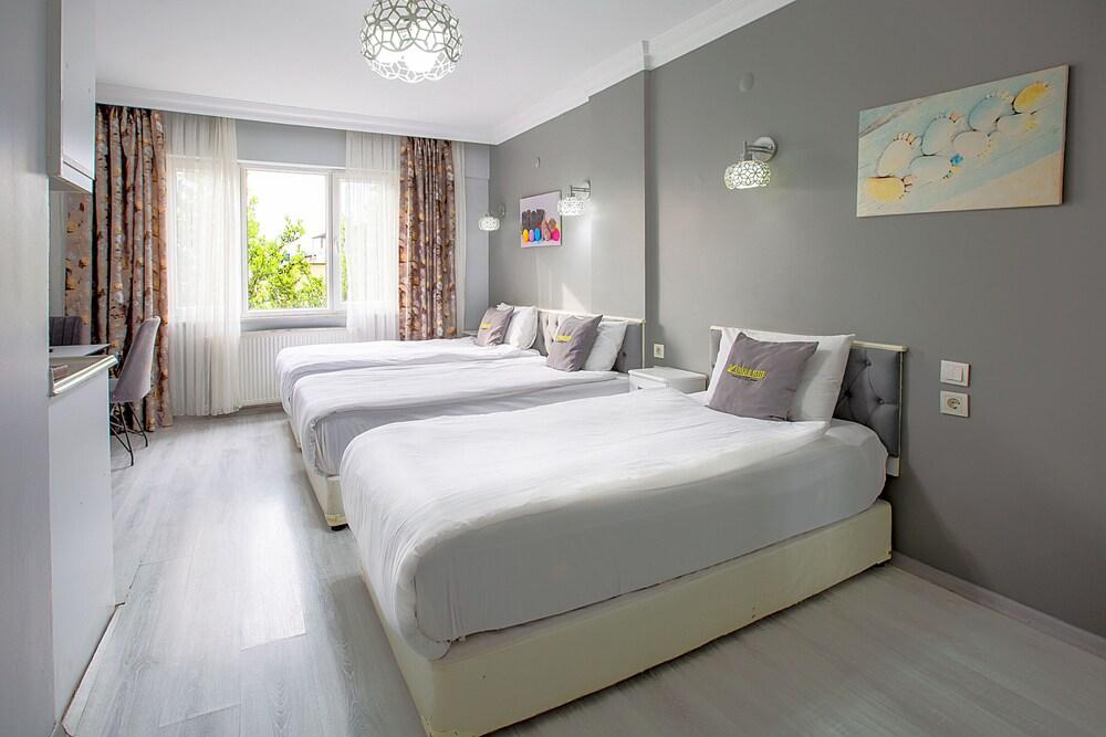 Unique Suite Hotel Room Type - Standard Quadruple Room