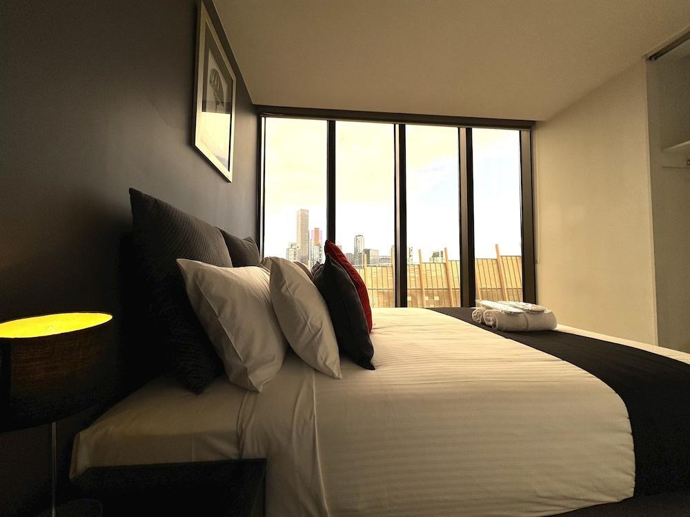 Aura on Flinders Serviced Apartments Room Type - 3 Bedroom Prestige Suite with Balcony Aura on Flinders Serviced Apartments Room Type - 3 Bedroom Prestige Suite with Balcony