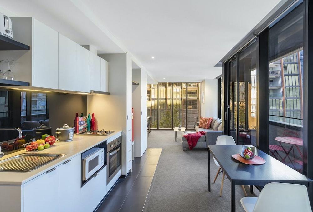 Aura on Flinders Serviced Apartments Room Type - One Bedroom Balcony Apartment Aura on Flinders Serviced Apartments Room Type - One Bedroom Balcony Apartment