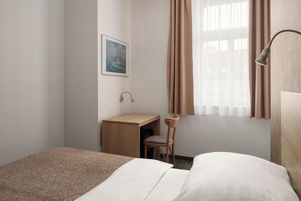 Hotel Ambiance - Tap to explore photos