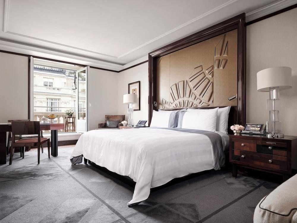 The Peninsula Paris Room Type - Grand Room, 1 King Bed (Premier)