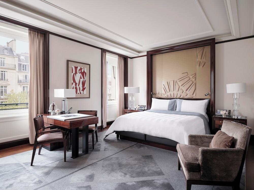 The Peninsula Paris Room Type - Deluxe Room, 1 King Bed