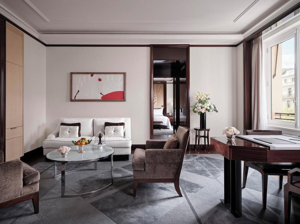 The Peninsula Paris Room Type - Deluxe Suite