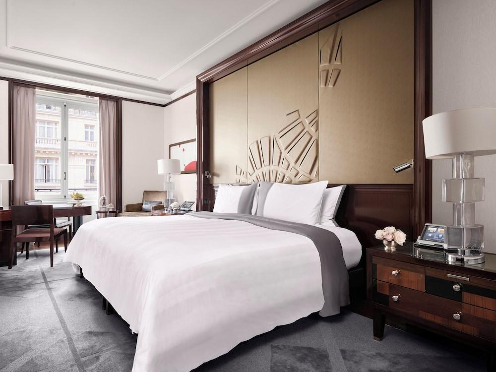 The Peninsula Paris Room Type - Premier Room, 1 King Bed