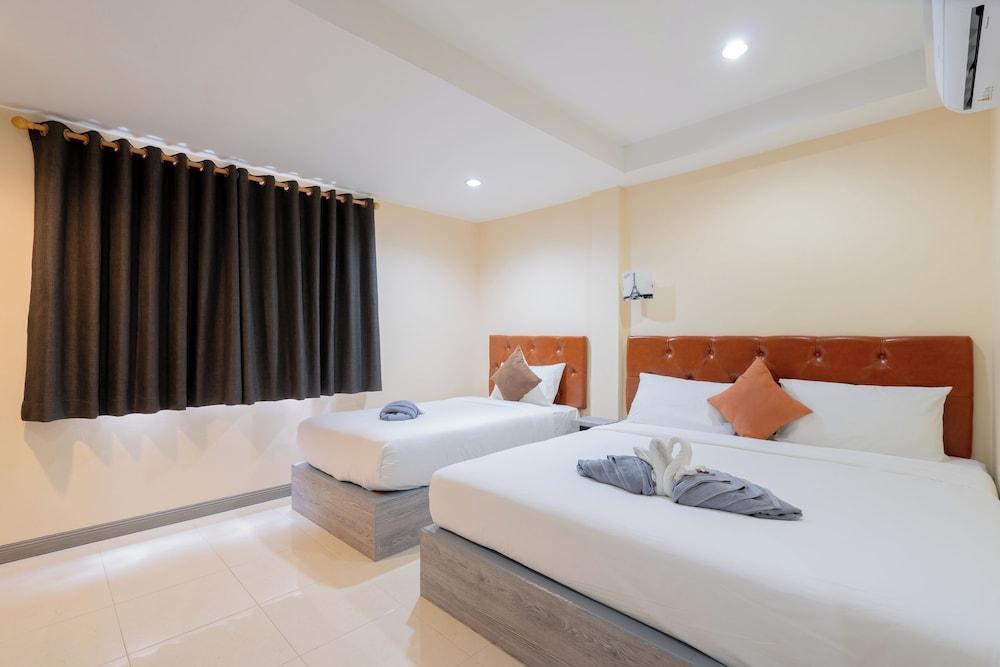 Square One Hotel Patong Room Type - Deluxe Room