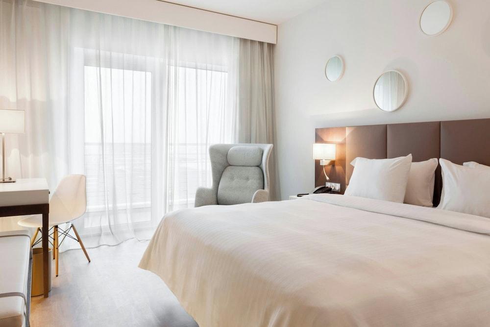 AC Hotel Paris Le Bourget Airport by Marriott Room Type - Superior Room, 1 King Bed