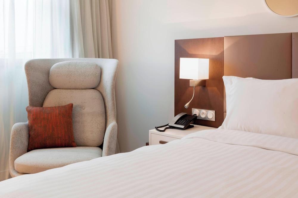 AC Hotel Paris Le Bourget Airport by Marriott - Tap to explore photos