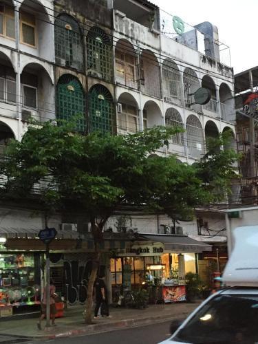 Bangkok Hub Hostel - Tap to explore photos