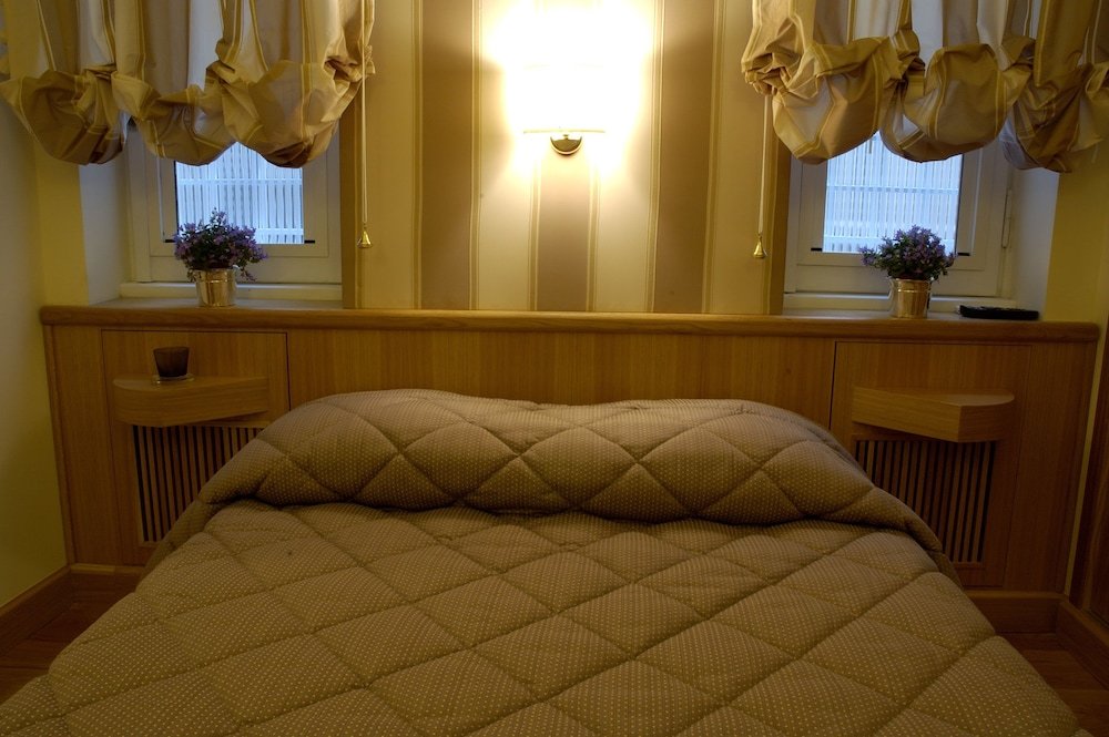 Domus Cavour Guest house - Tap to explore photos