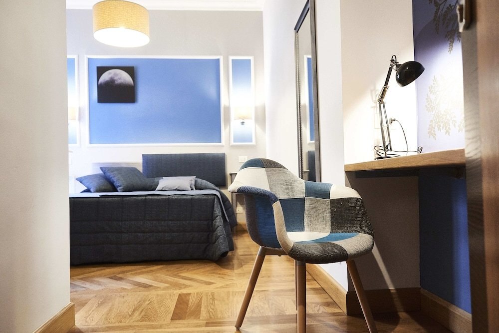 Domus Cavour Guest house - Tap to explore photos