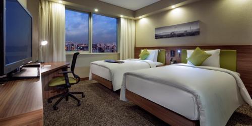 Hampton by Hilton Istanbul Kayasehir Room Type - QUEEN ACCESSIBLE ROOM NS