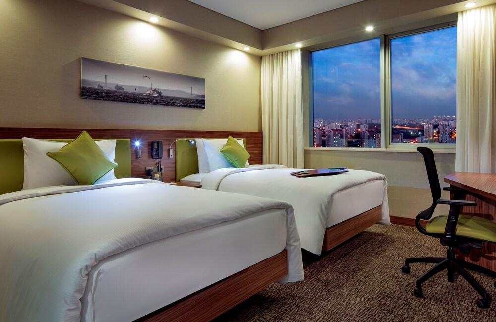 Hampton by Hilton Istanbul Kayasehir - Tap to explore photos