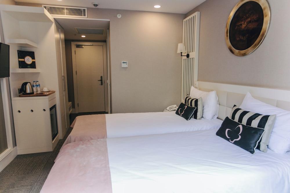 Mia Berre Hotels - Tap to explore photos