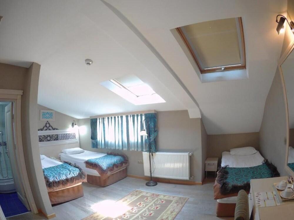 Hotel Novano Room Type - Triple Room
