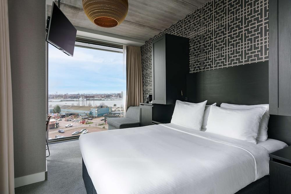 DoubleTree by Hilton Hotel Amsterdam - NDSM Wharf Room Type - Superior Room, 1 Queen Bed, Non Smoking (Water View)
