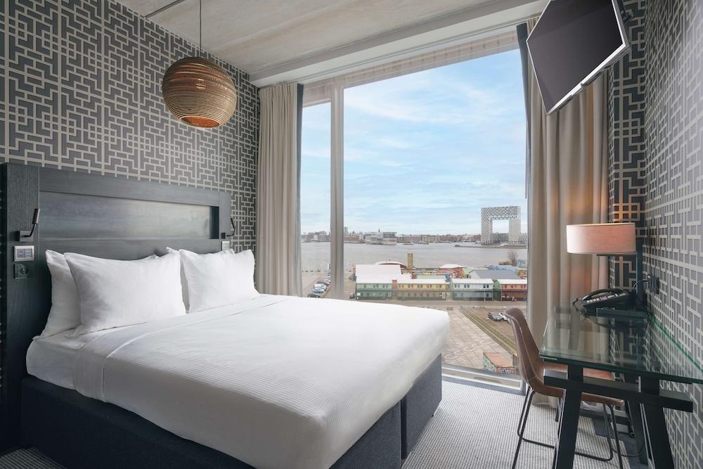 DoubleTree by Hilton Hotel Amsterdam - NDSM Wharf Room Type - Room, 1 Queen Bed, Non Smoking (Water View) DoubleTree by Hilton Hotel Amsterdam - NDSM Wharf Room Type - Room, 1 Queen Bed, Non Smoking (Water View)