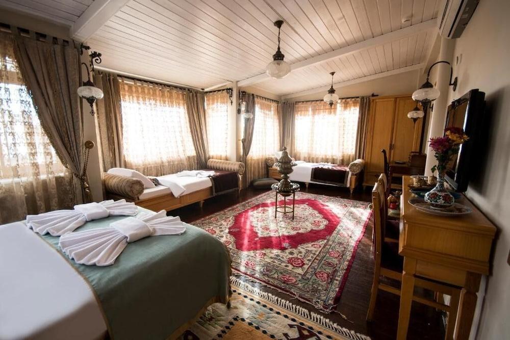Sultan Corner Room Type - Deluxe Quadruple Room