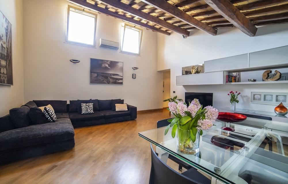 Splendor Suite Rome - Suites and Apartments - Tap to explore photos