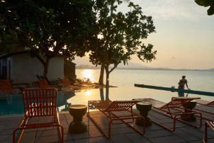 Escape Beach Resort - Tap to explore photos