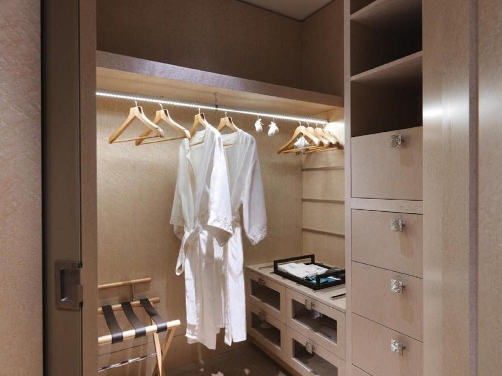 Raffles Istanbul Room Type - Deluxe Room, 1 King Bed (City) Raffles Istanbul Room Type - Deluxe Room, 1 King Bed (City)