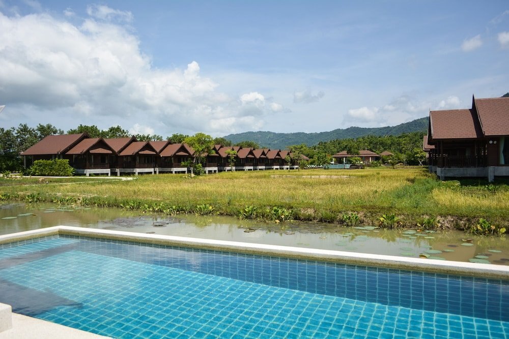 Farmer's Boutique Resort - Tap to explore photos