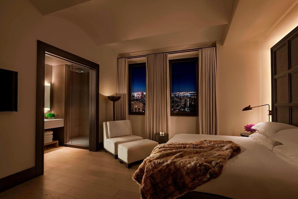 The New York EDITION by Marriott Room Type - Deluxe Room (Mobility Accessible, Roll-In Shower) The New York EDITION by Marriott Room Type - Deluxe Room (Mobility Accessible, Roll-In Shower)