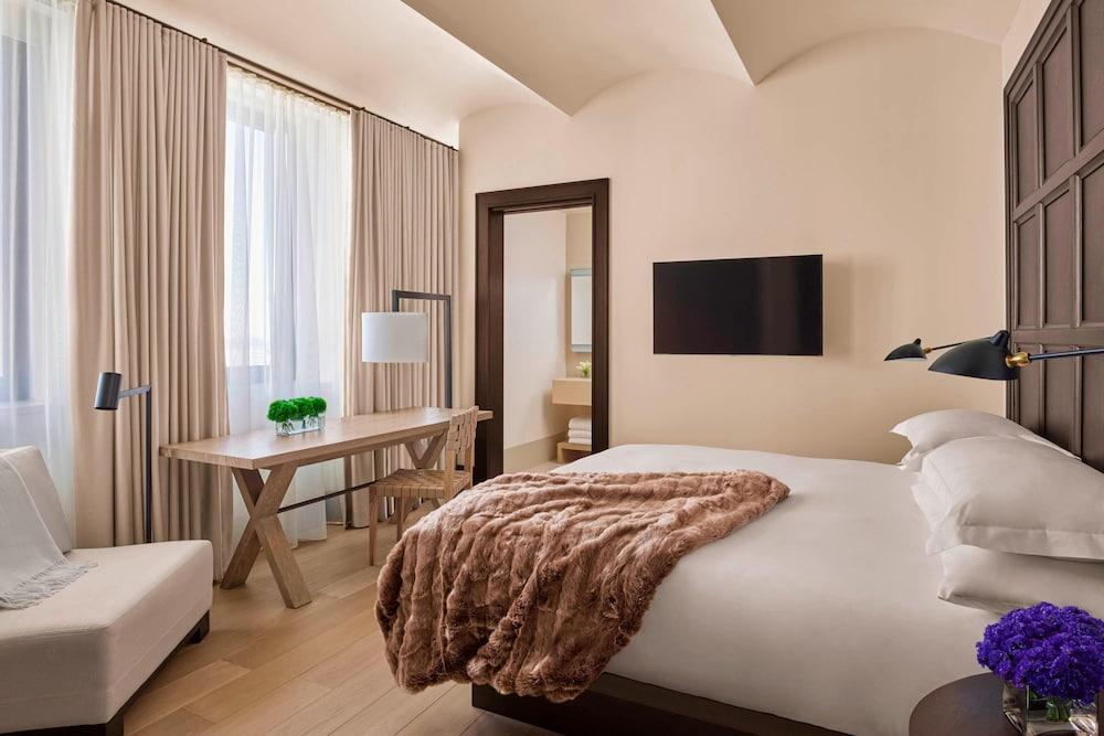 The New York EDITION by Marriott Room Type - Room (Mobility Accessible, Roll-in Shower) The New York EDITION by Marriott Room Type - Room (Mobility Accessible, Roll-in Shower)