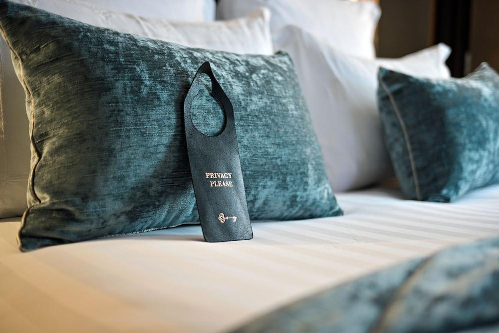 The One Alma Paris Room Type - Superior Suite (Suite Alma)