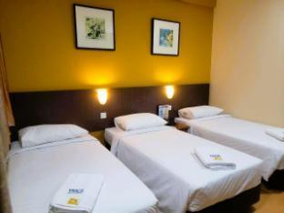 YMCA Kuala Lumpur Room Type - Triple with Shared Bathroom