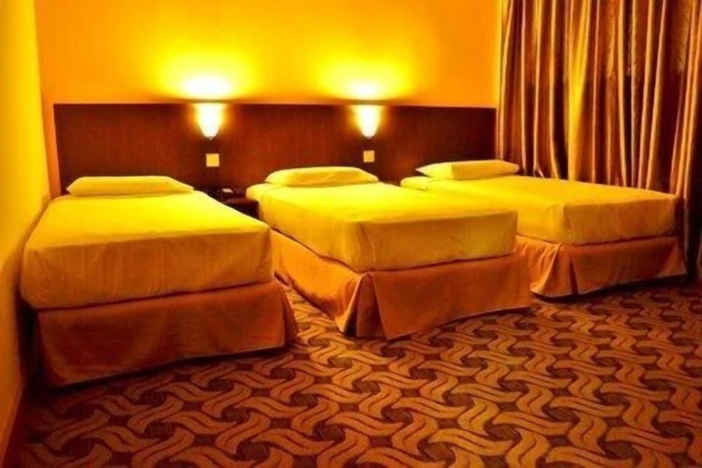 YMCA Kuala Lumpur Room Type - Triple Room, Shared Bathroom