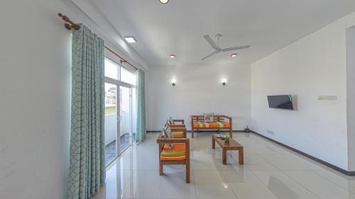 Ocean Breeze Apartment Colombo - Tap to explore photos