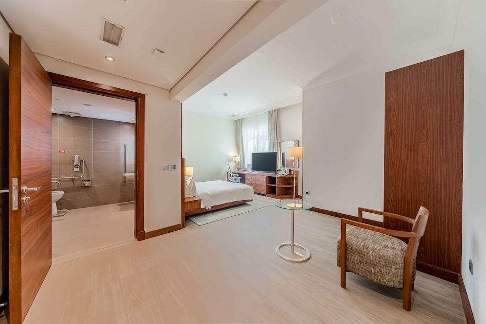 Hilton Garden Inn Dubai Jumeirah - Tap to explore photos