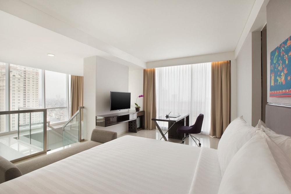 Hotel Santika Premiere Hayam Wuruk - Tap to explore photos