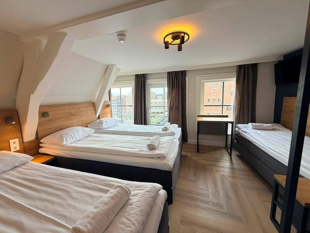 Hotel Continental Amsterdam Room Type - Quadruple Room Hotel Continental Amsterdam Room Type - Quadruple Room