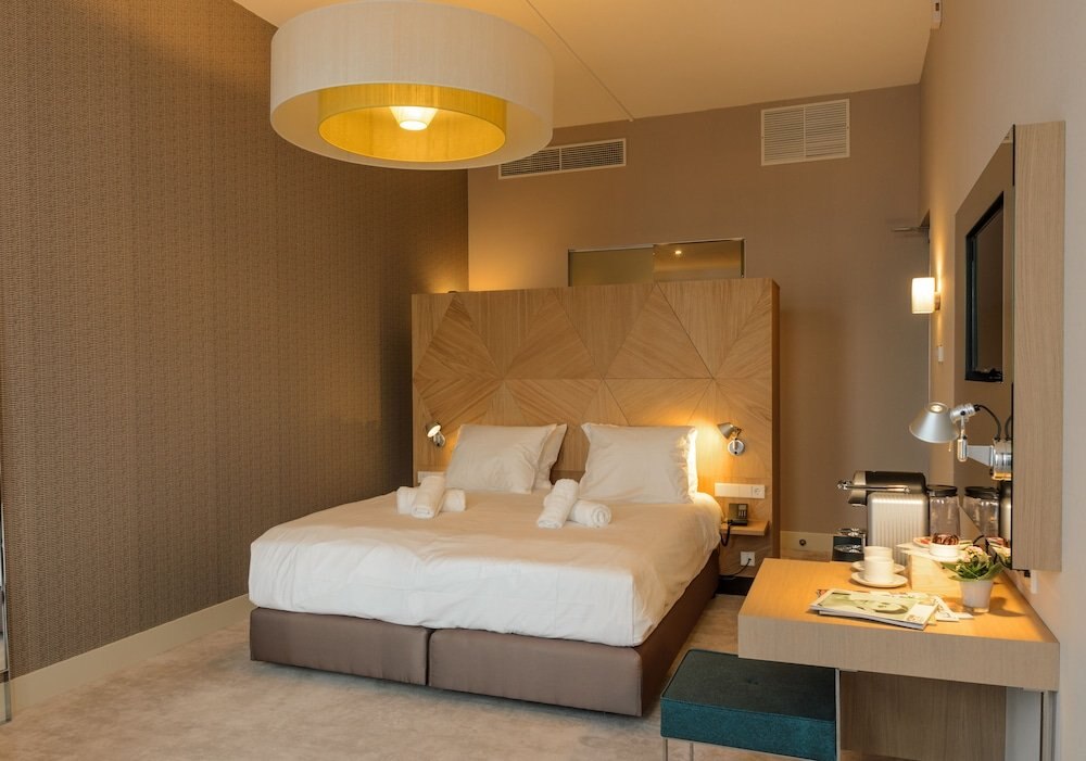 Amadi Panorama Hotel Room Type - Superior Suite, 1 King Bed