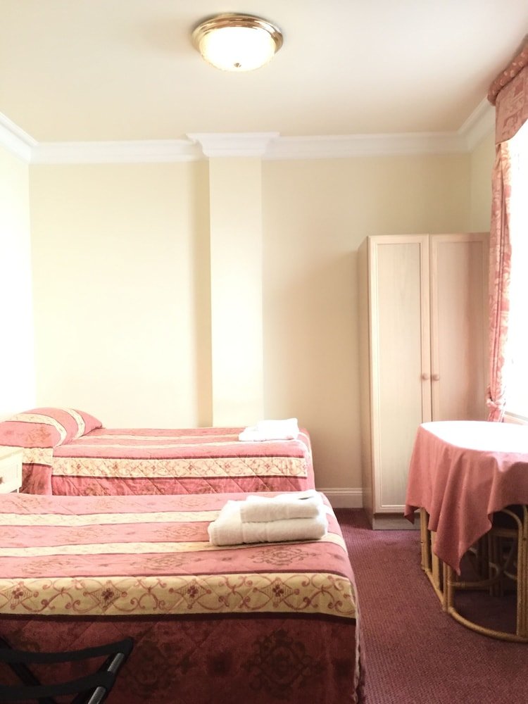 Brompton Hotel - Tap to explore photos