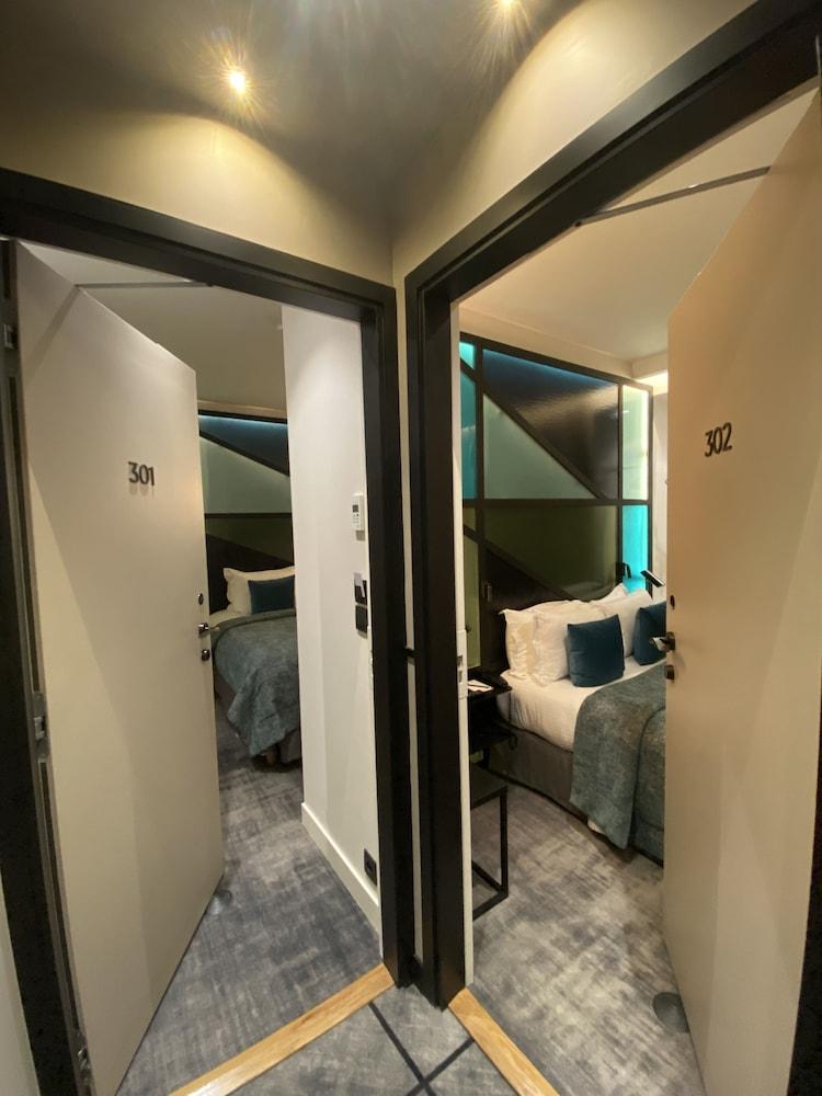 Le 12 Hotel Room Type - Family Double or Twin Room (Prestige)