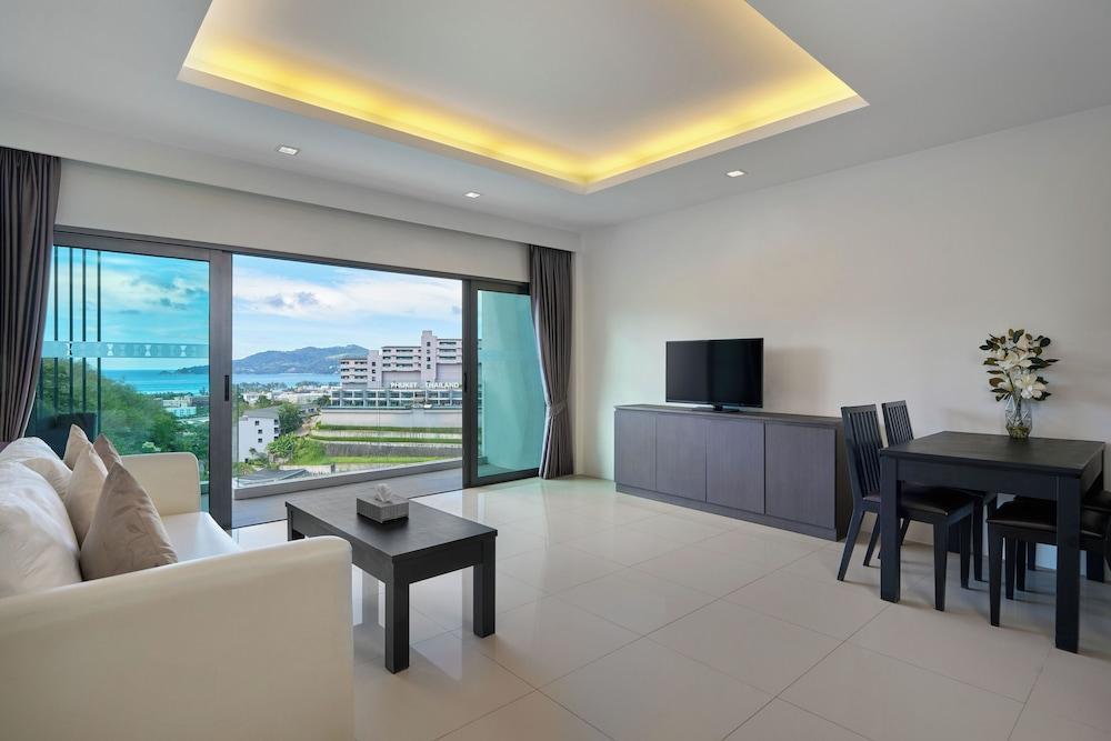 Patong Bay Hill Resort Room Type - One Bedroom Suite Seaview