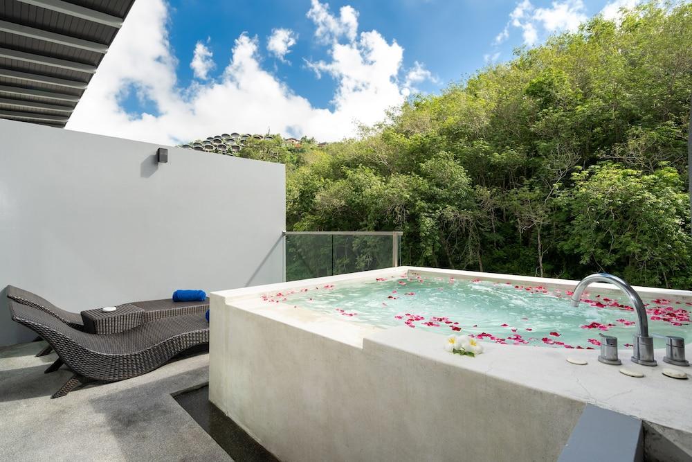 Patong Bay Hill Resort Room Type - Premier Suite Jacuzzi Patong Bay Hill Resort Room Type - Premier Suite Jacuzzi